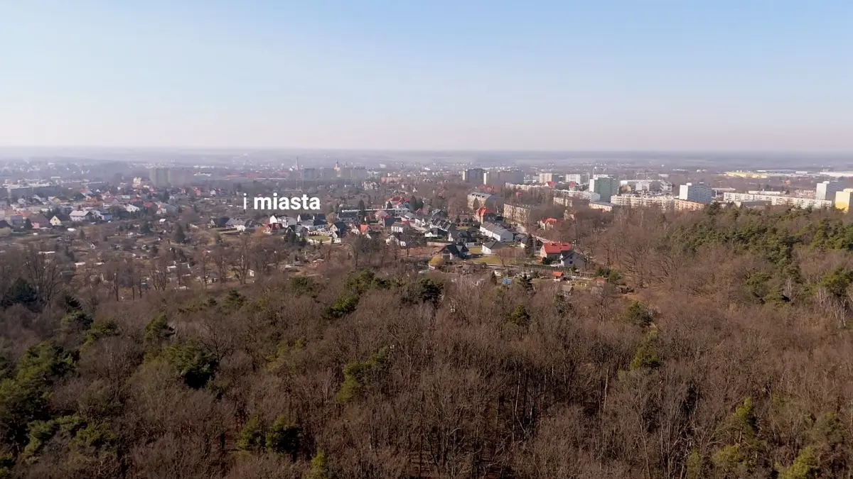 Nowe domy na Koziej Górce w Bolesławcu - kwiecień 2026