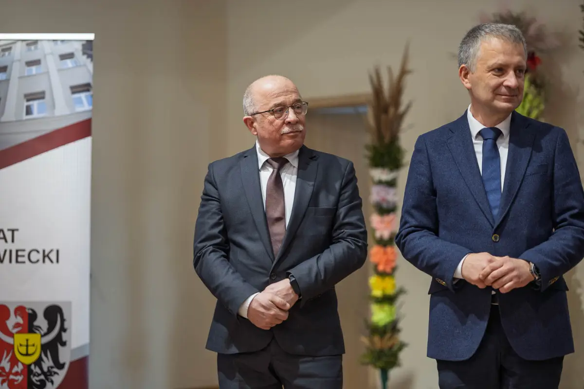 Wójt gminy Gromadka Ryszard Kawka i starosta bolesławiecki Tomasz Gabrysiak