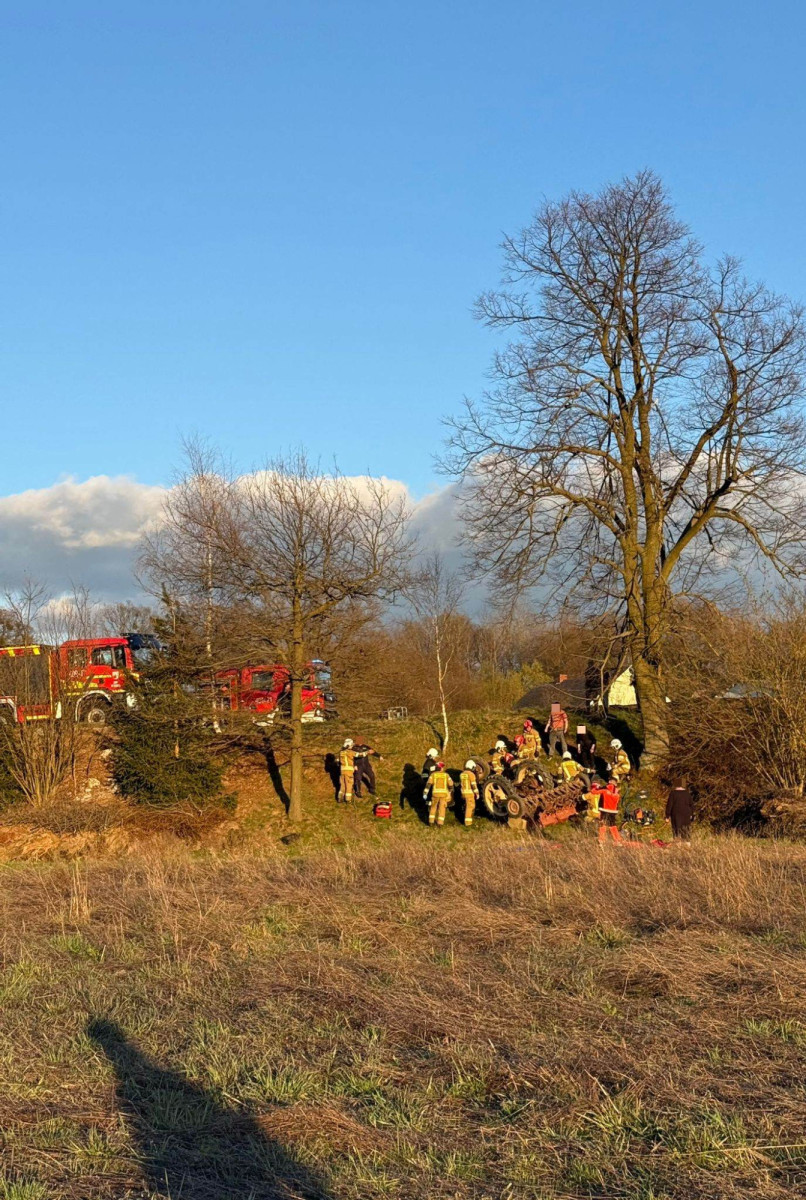 Golnice: Ciągnik rolniczy przygniótł mężczyznę