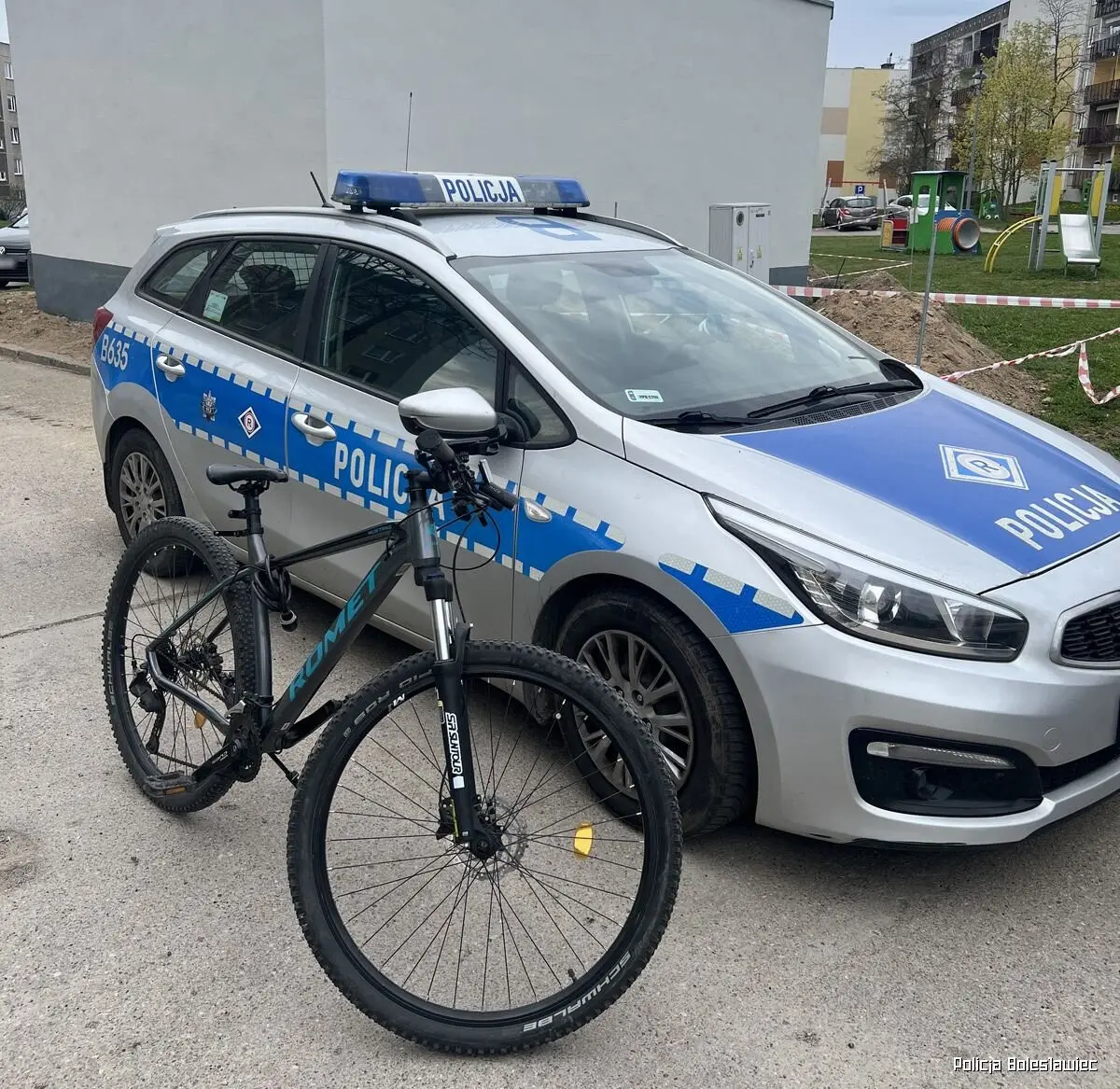Rower i radiowóz