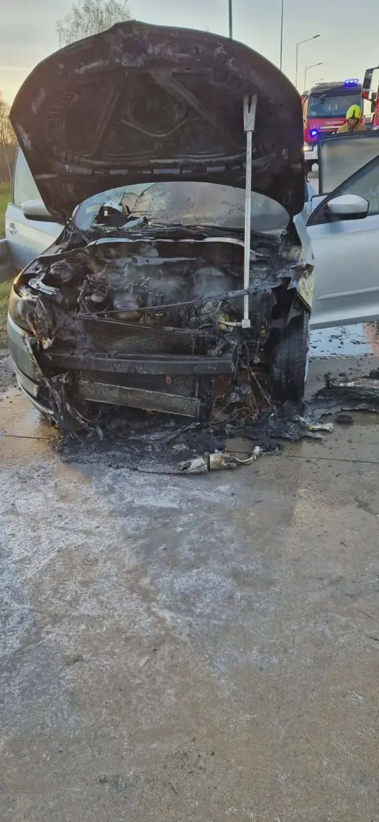 Pożar auta na A4 pod Bolesławcem