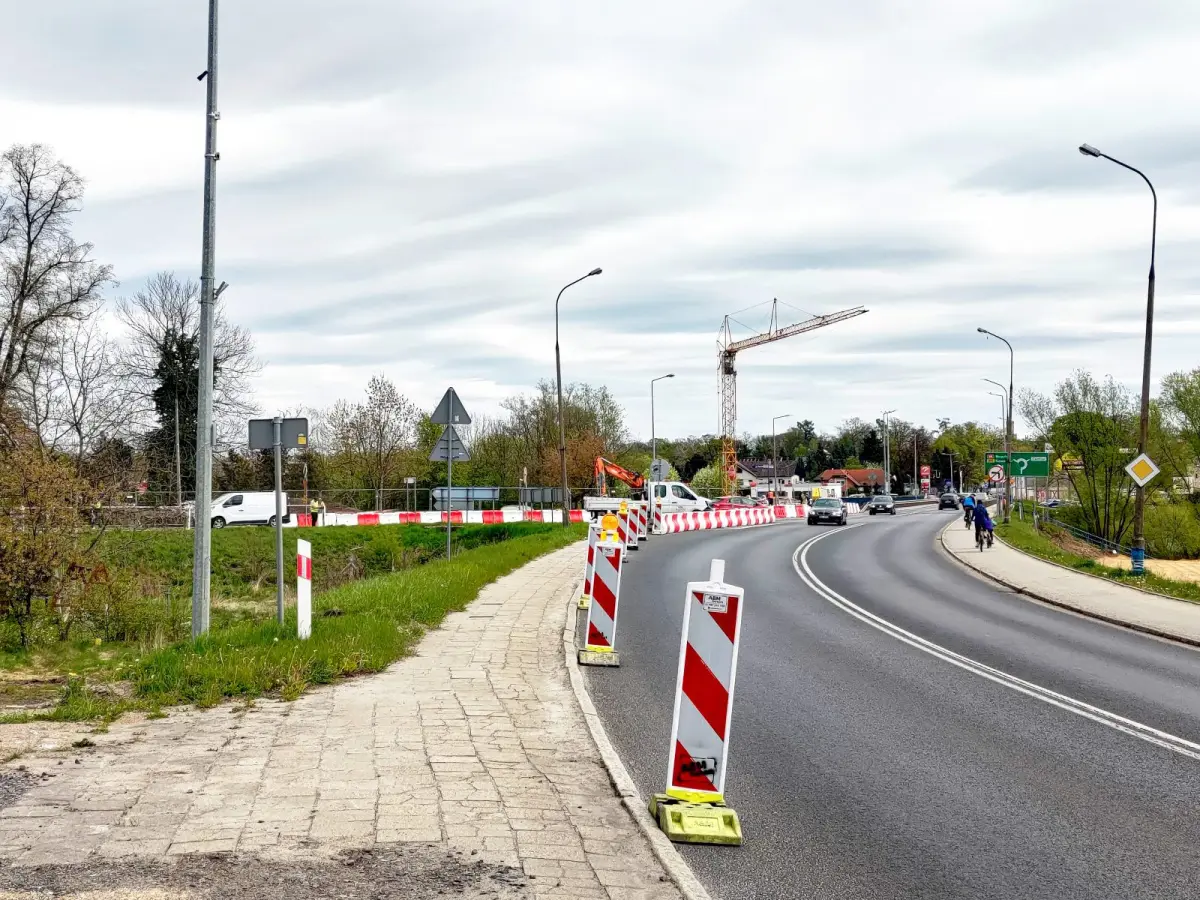 Utrudnienia w rejonie budowy mostu nad Bobrem
