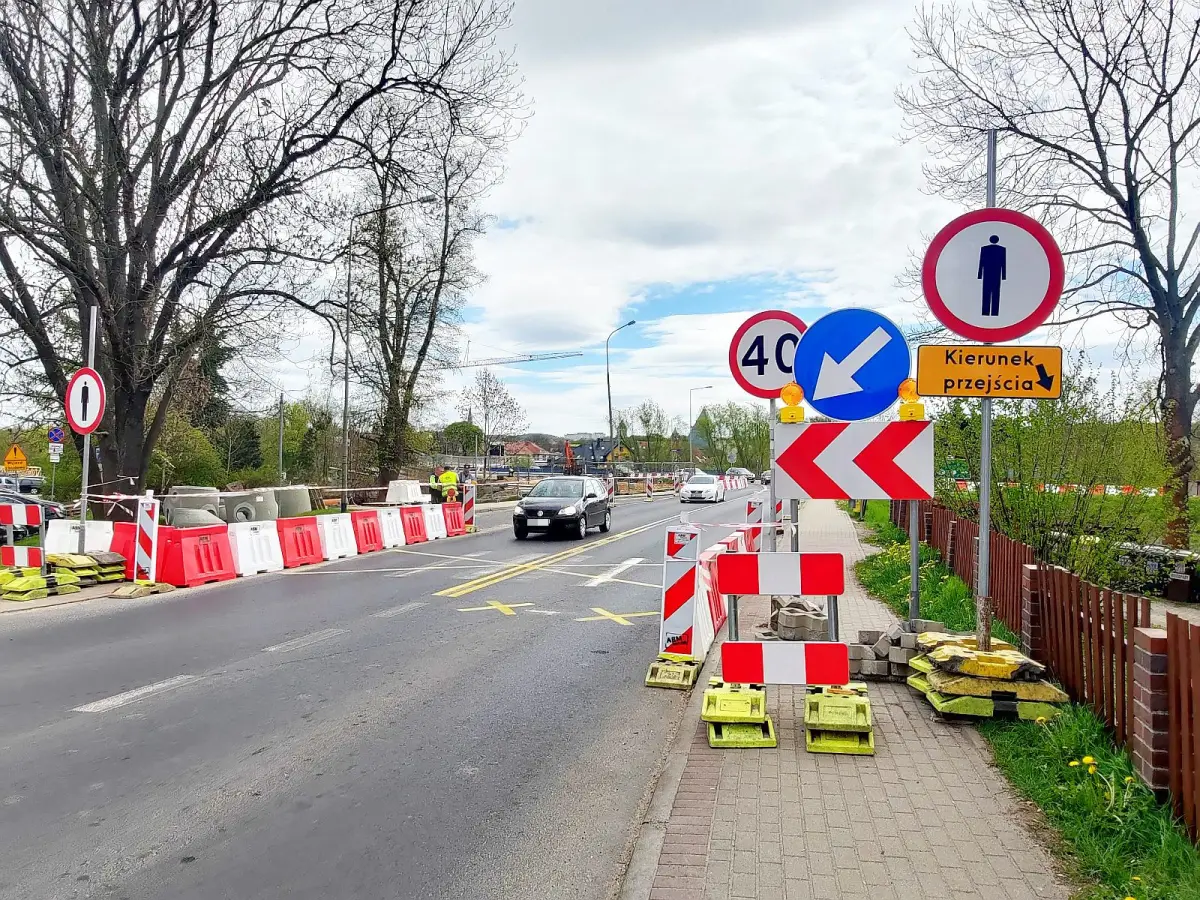 Utrudnienia w rejonie budowy mostu nad Bobrem