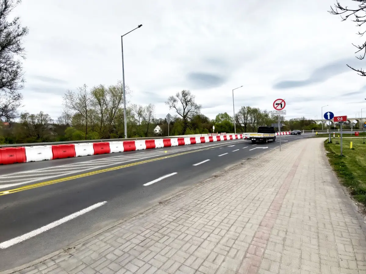 Utrudnienia w rejonie budowy mostu nad Bobrem