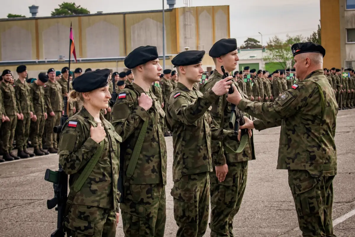 Uroczystość w 10 Brygadzie Kawalerii Pancernej w Świętoszowie