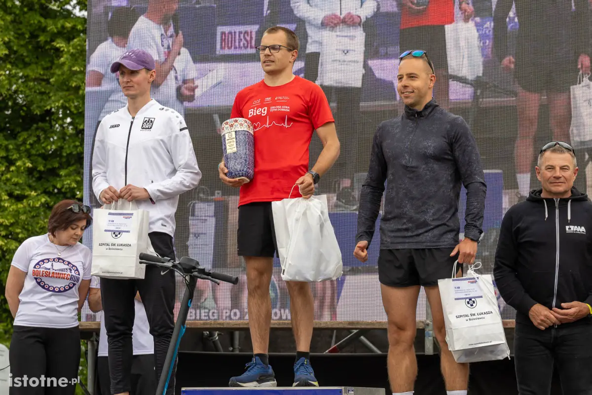 Nagrodzeni uczestnicy biegu BolesławiecRun 2026