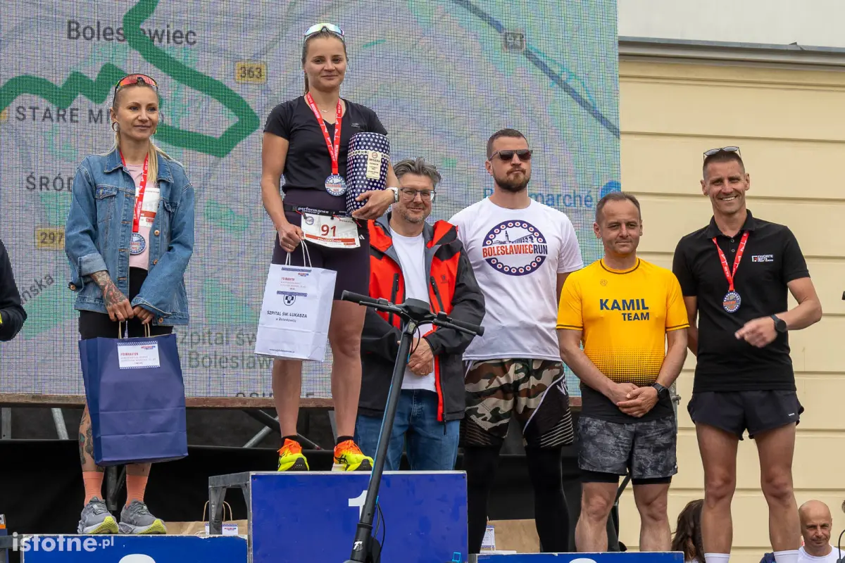 Nagrodzeni uczestnicy biegu BolesławiecRun 2026