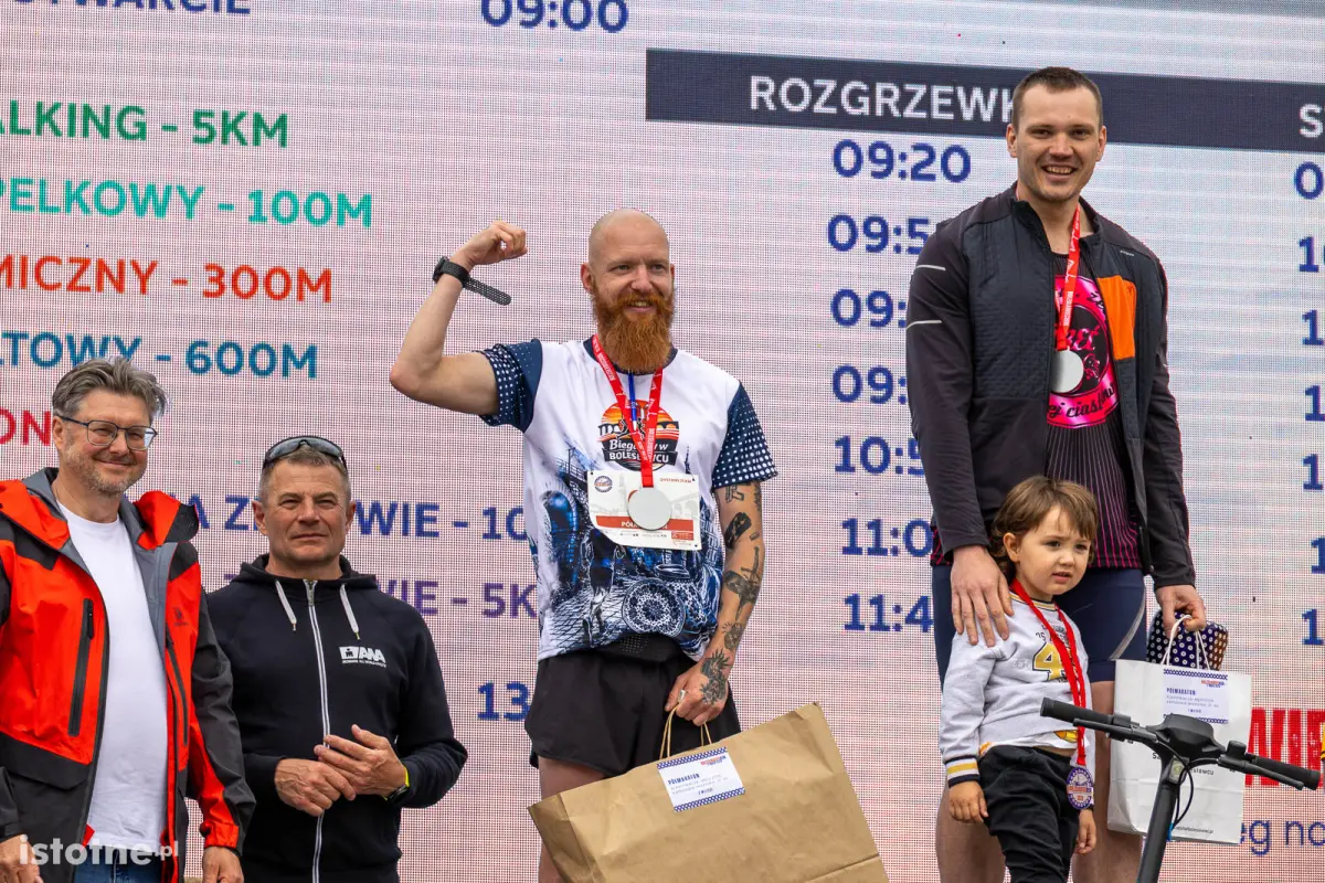 Nagrodzeni uczestnicy biegu BolesławiecRun 2026