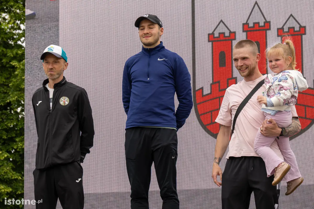 Nagrodzeni uczestnicy biegu BolesławiecRun 2026