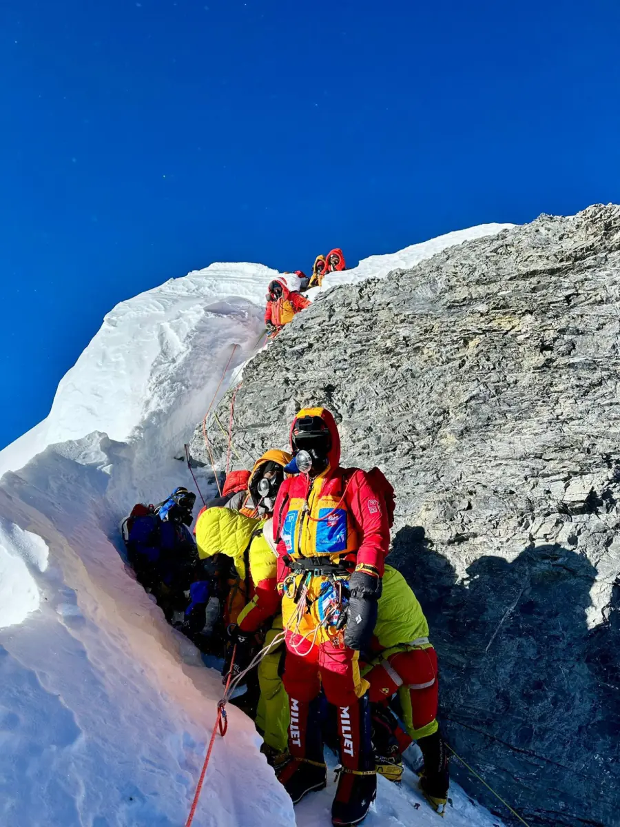 Historyczny sukces Bolesławianina. Tomasz Babijczuk zdobył Everest