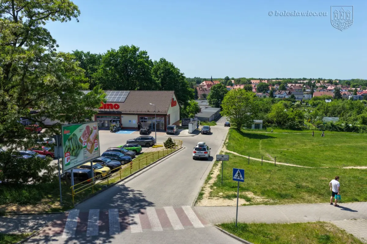 Droga dojazdowa do sklepu dino i do przychodni