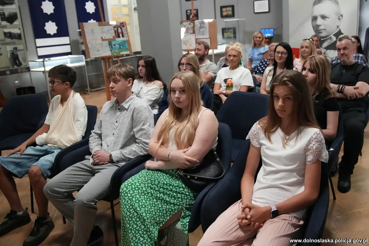 Wręczenie nagród w policyjnym konkursie
