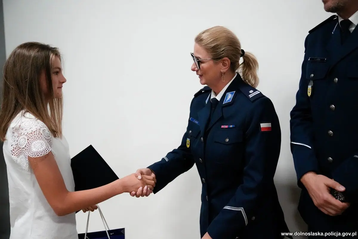 Wręczenie nagród w policyjnym konkursie
