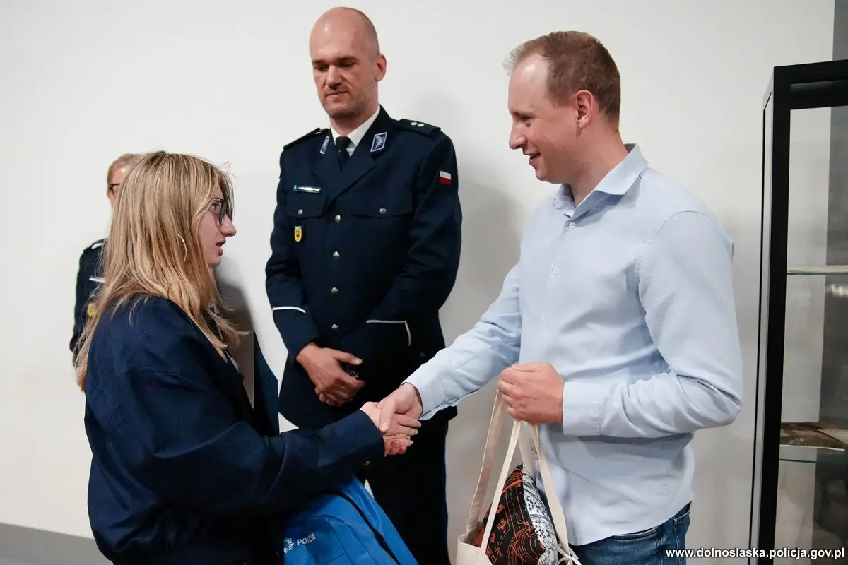 Wręczenie nagród w policyjnym konkursie