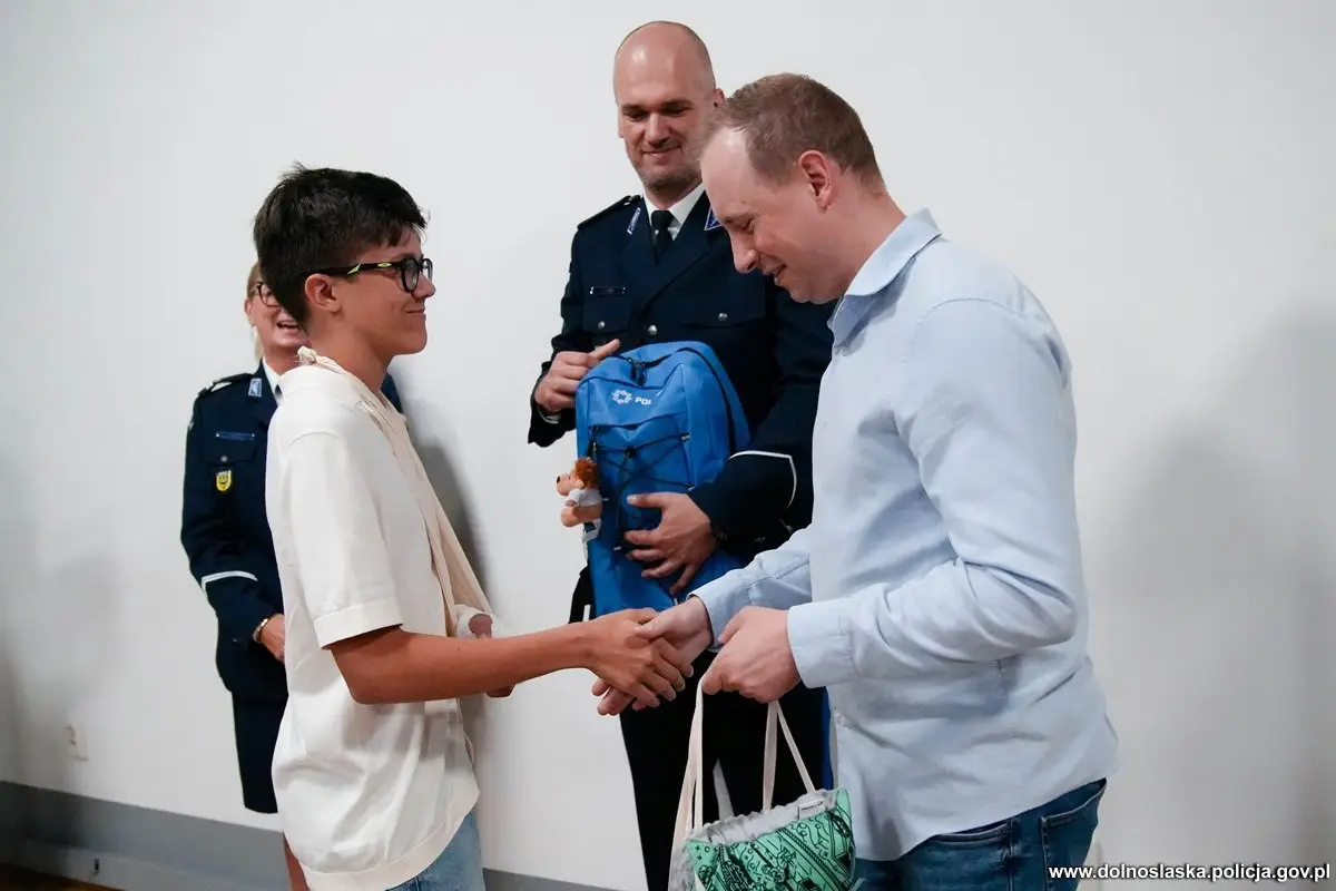 Wręczenie nagród w policyjnym konkursie