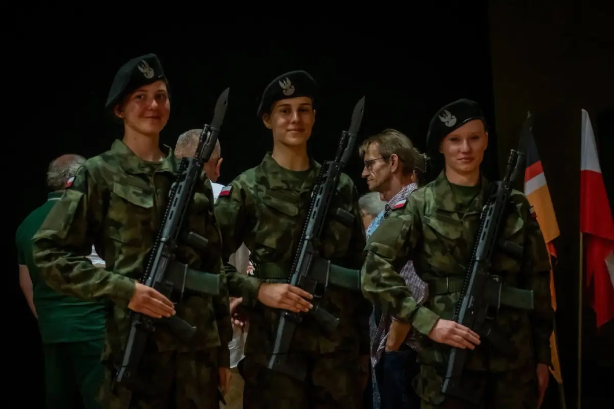 Przysięga wojskowa w 10 Brygadzie Kawalerii Pancernej w Świętoszowie