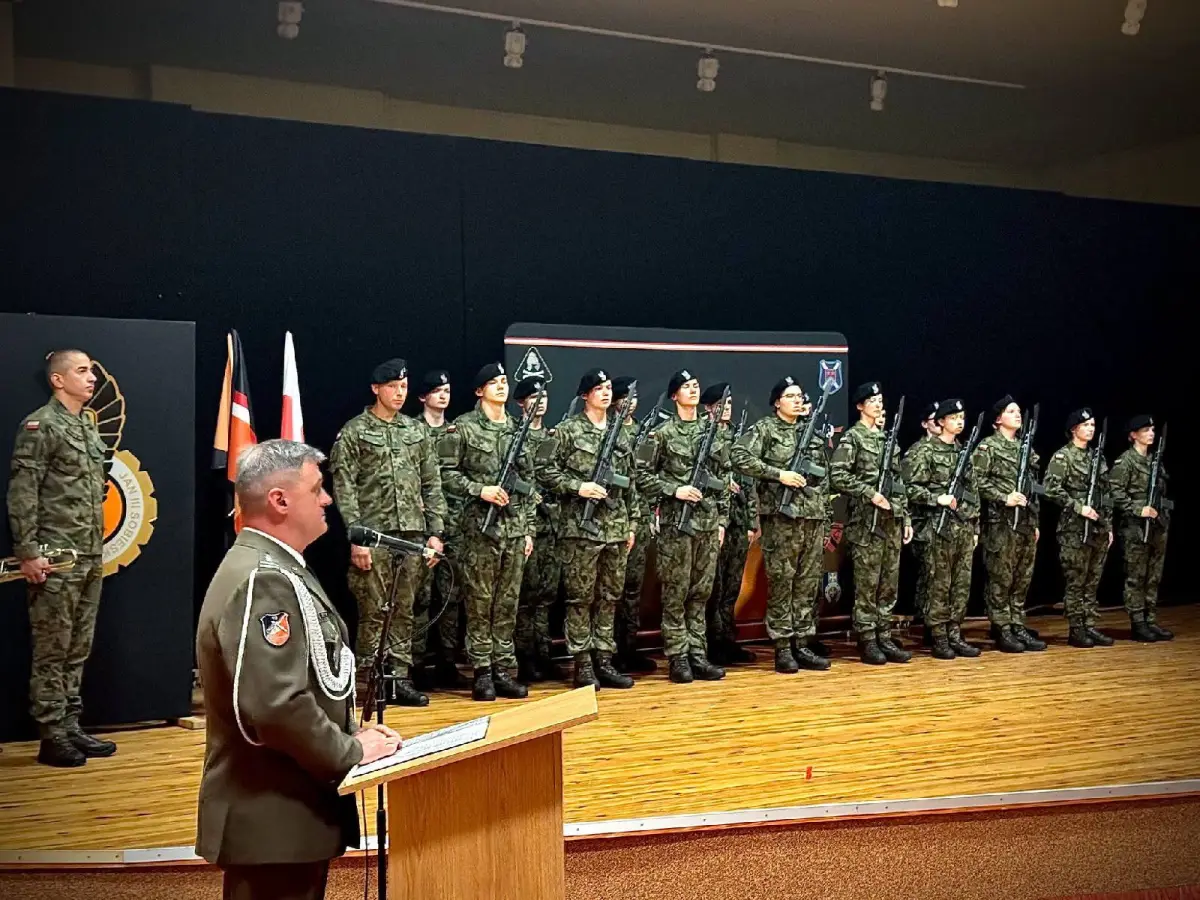 Przysięga wojskowa w 10 Brygadzie Kawalerii Pancernej w Świętoszowie