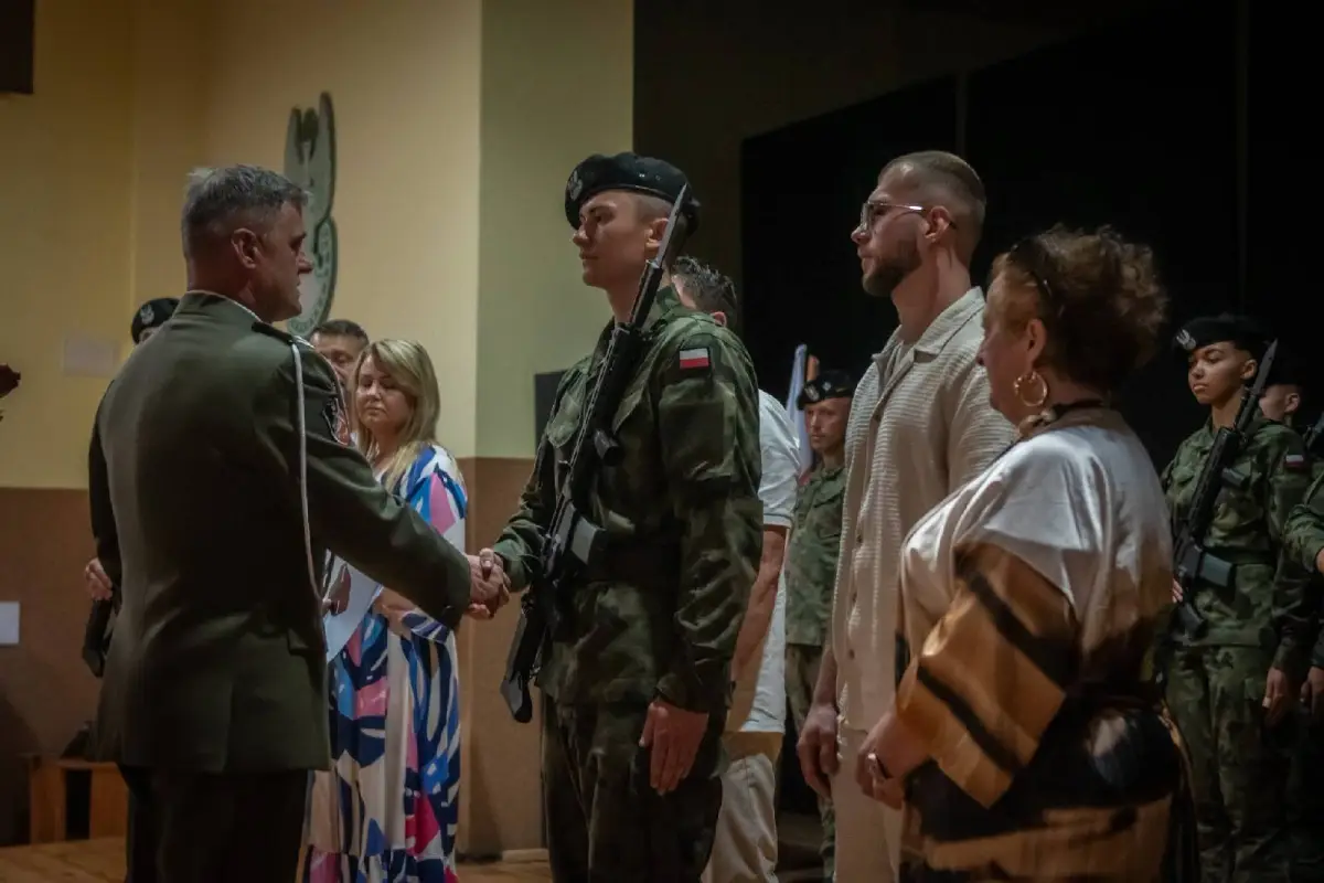Przysięga wojskowa w 10 Brygadzie Kawalerii Pancernej w Świętoszowie