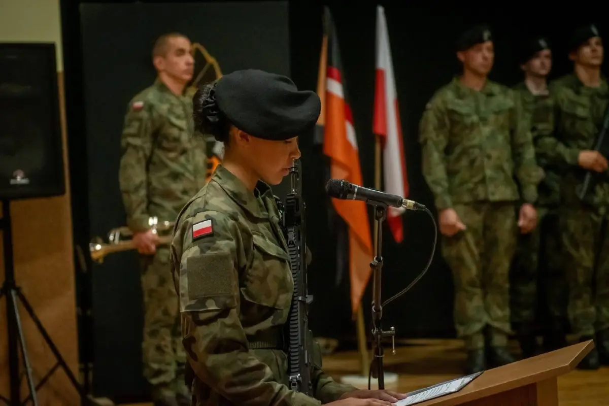 Przysięga wojskowa w 10 Brygadzie Kawalerii Pancernej w Świętoszowie