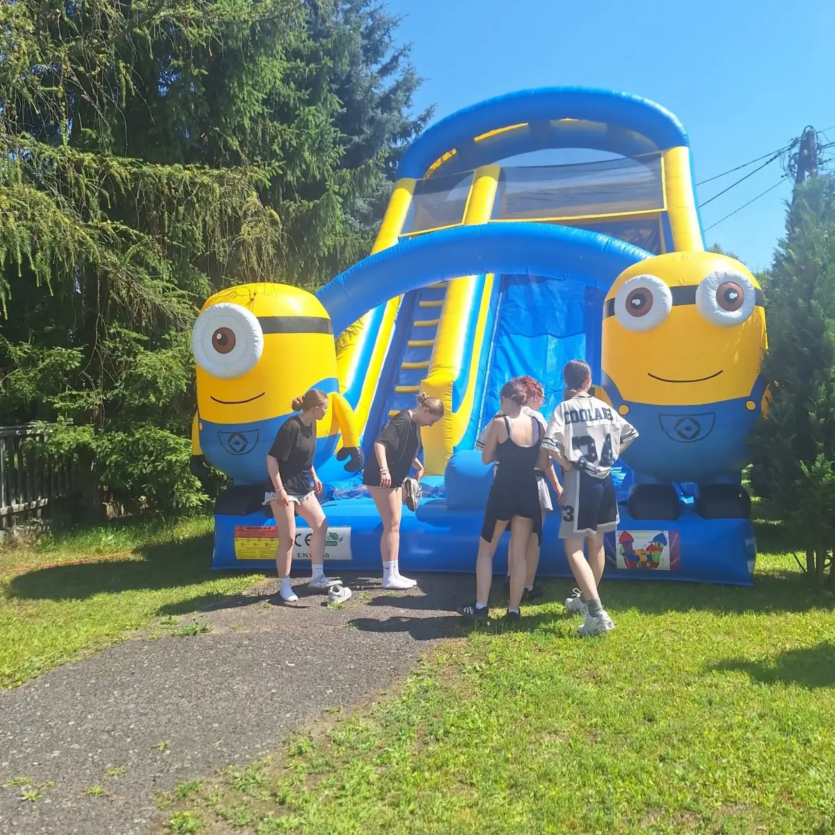 Надувна гірка
