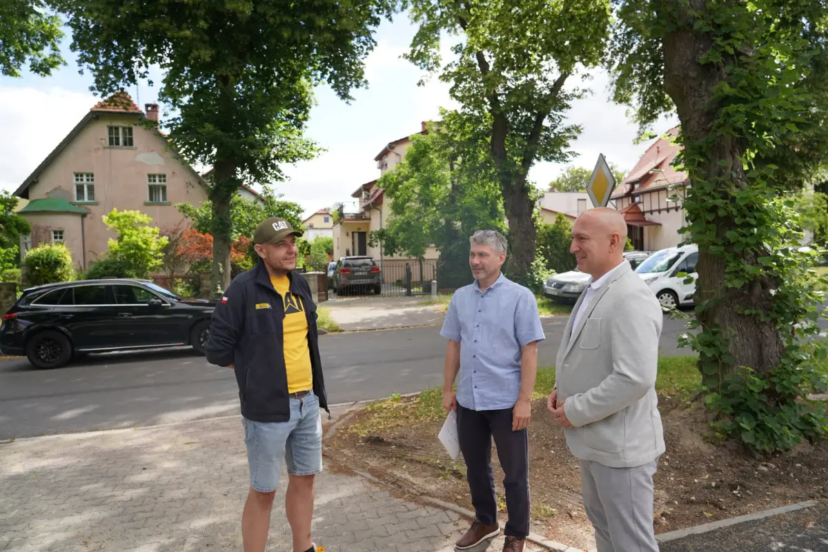 Przebudowa chodnika przy al. Wojska Polskiego w Bolesławcu zakończona