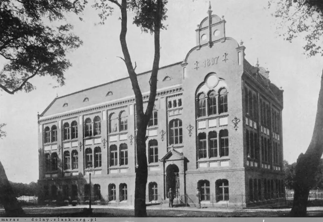 Ceramics School in Bolesławiec, around 1920