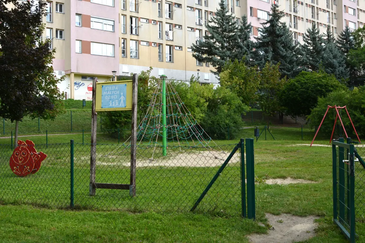 Plac zabaw przy ulicy Łukasiewicza w Bolesławcu