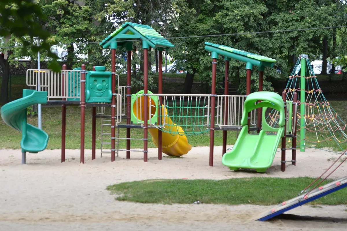 Plac zabaw przy ulicy Łukasiewicza w Bolesławcu