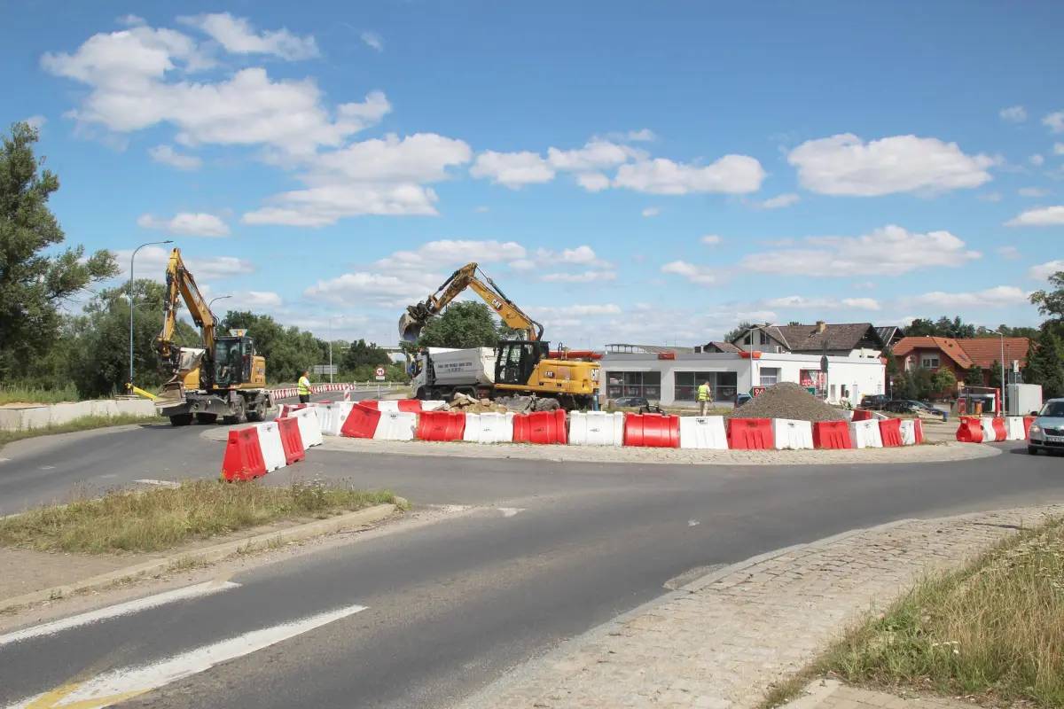 Розбирають кільце біля мосту через Бубр. Тут з’явиться турбінне кільце