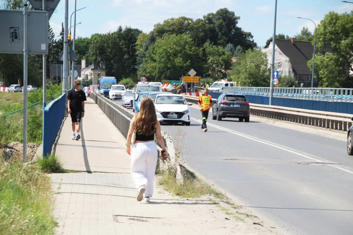 Розбирають кільце біля мосту через Бубр. Тут з’явиться турбінне кільце