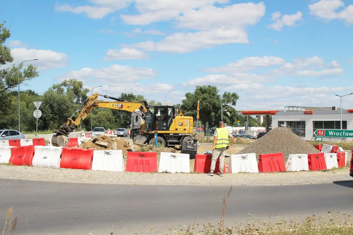 Розбирають кільце біля мосту через Бубр. Тут з’явиться турбінне кільце