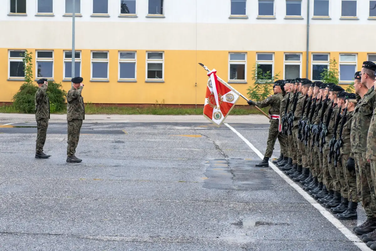 Nowi ochotnicy w 10 Brygadzie Kawalerii Pancernej