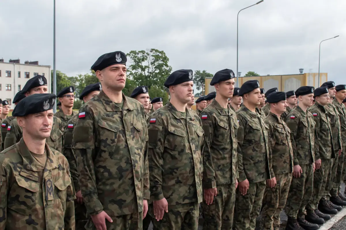Nowi ochotnicy w 10 Brygadzie Kawalerii Pancernej