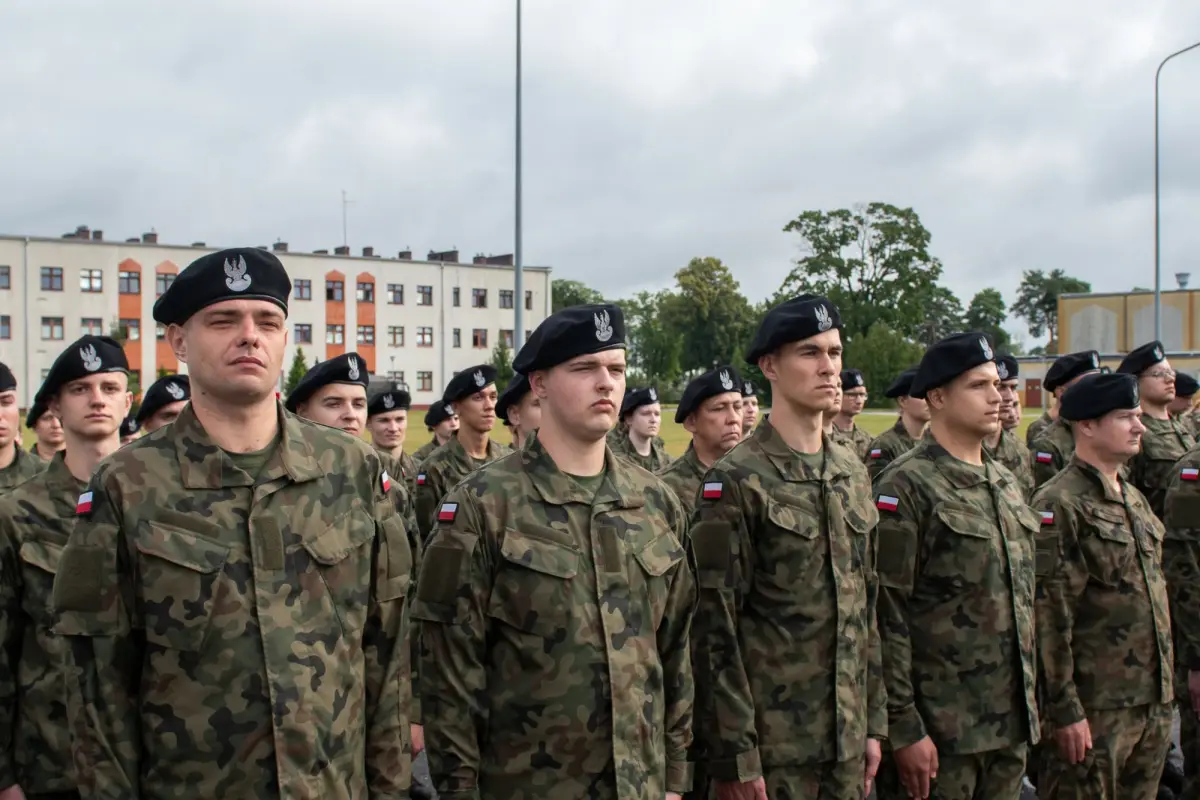 Nowi ochotnicy w 10 Brygadzie Kawalerii Pancernej