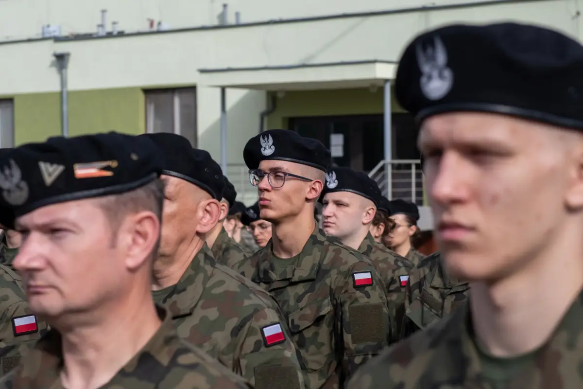 Nowi ochotnicy w 10 Brygadzie Kawalerii Pancernej