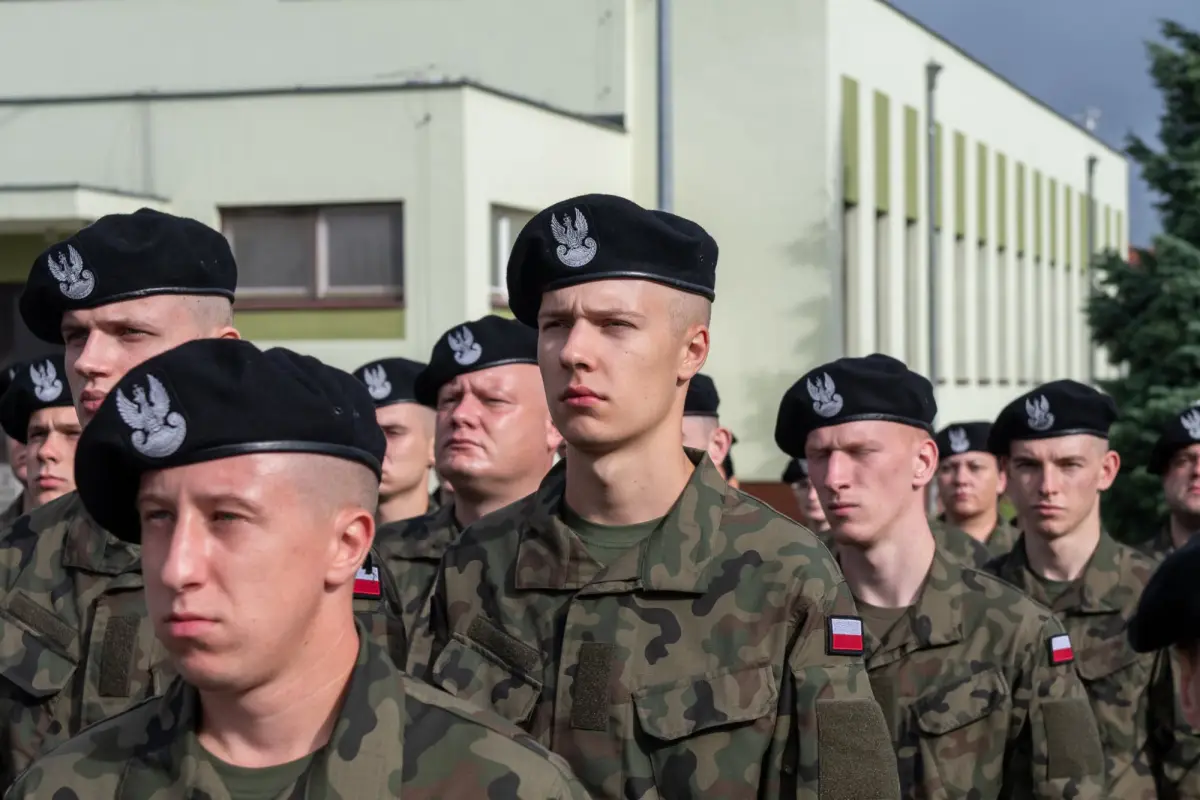 Nowi ochotnicy w 10 Brygadzie Kawalerii Pancernej
