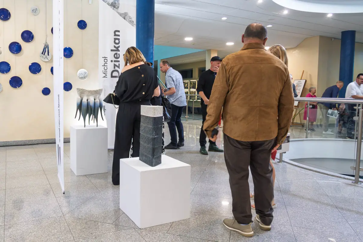Wernisaż wystawy rzeźb Pleneru Ceramiczno-Rzeźbiarskiego