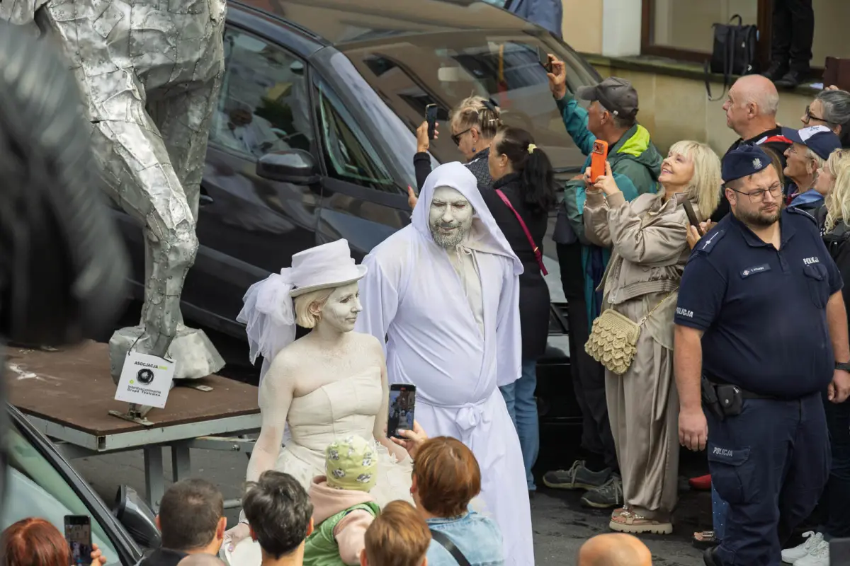 Bogusław Nowak’s Glina Da Theater parade