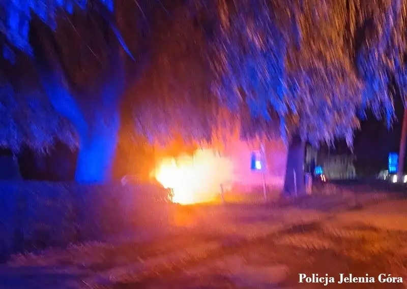 Pożar auta i podejrzany