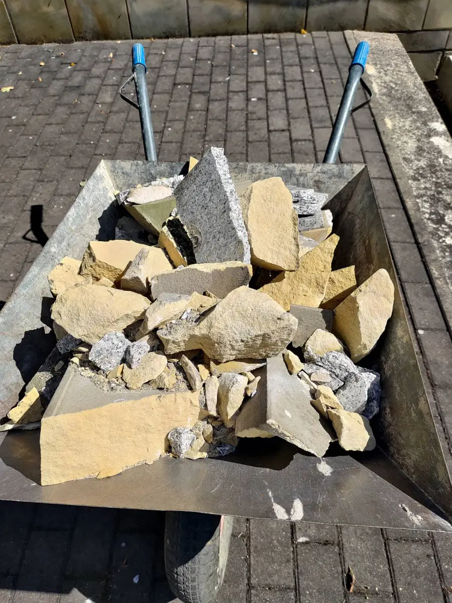 Zdemolowano pomnik na cmentarzu im. Kutuzowa