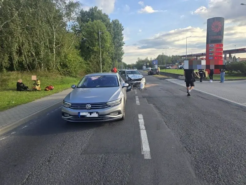 Зіткнення трьох автомобілів. Двоє людей потрапили до лікарні