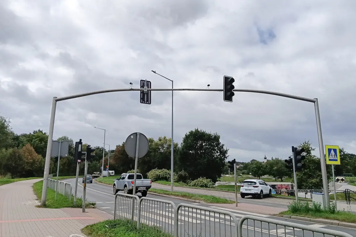 Niedziałająca sygnalizacja przy Wiadukt Plaza