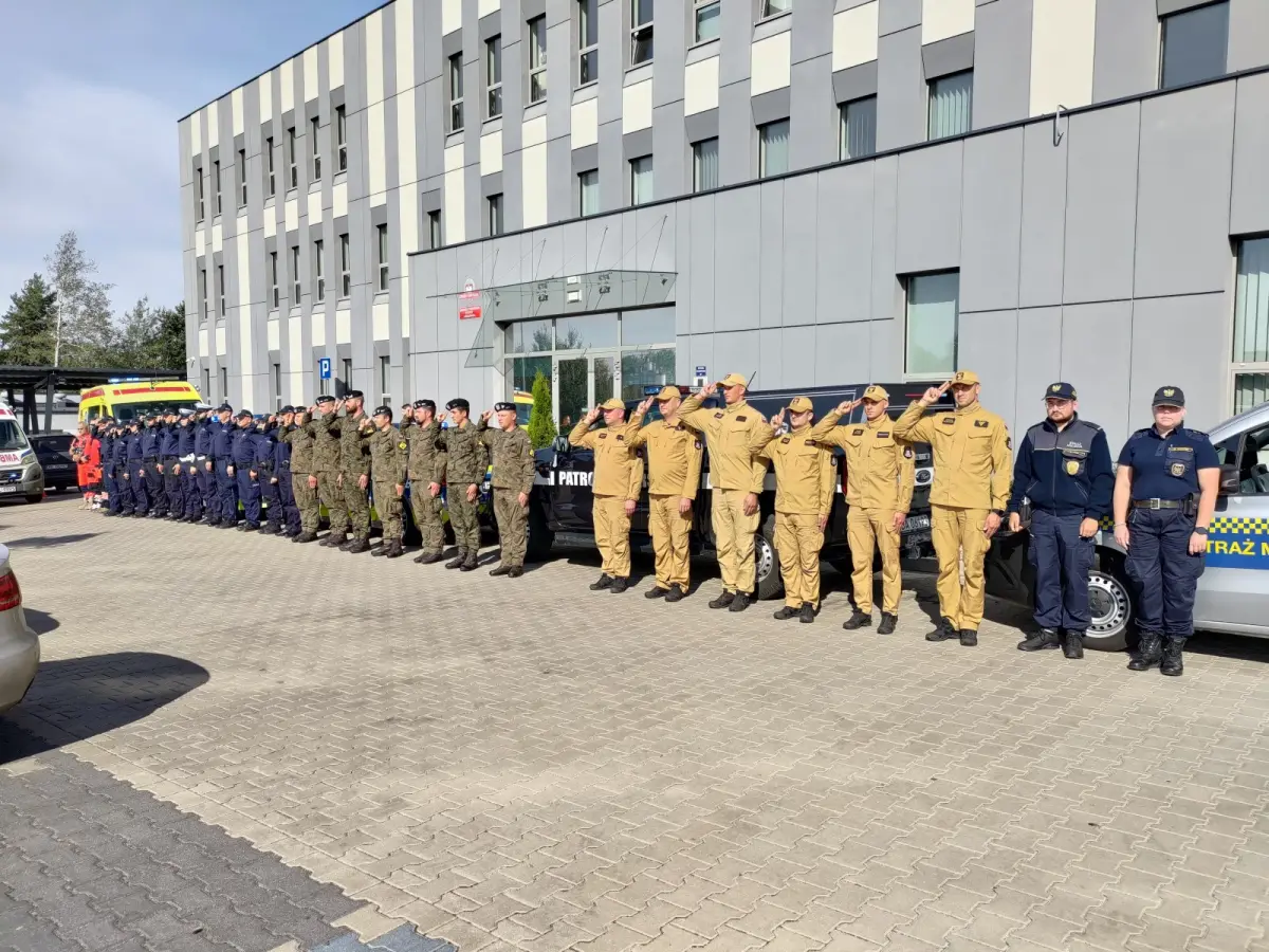 Przedstawiciele służb oddali hołd zmarłemu policjantowi