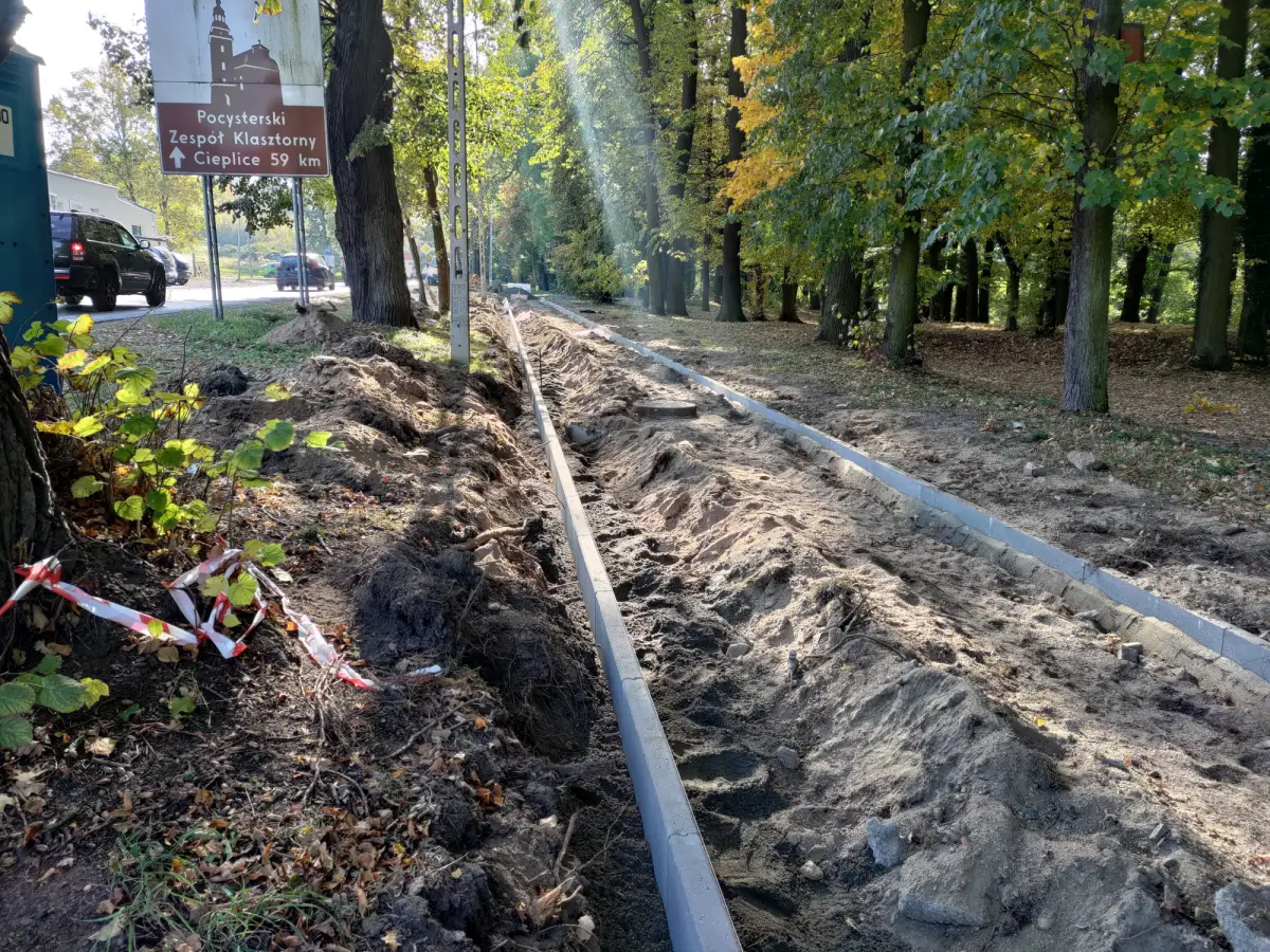 Budowa ścieżki rowerowej przy ulicy Jeleniogórskiej