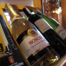 Zobacz zdjęcie: Restauracja oferuje wiele win z całego świata