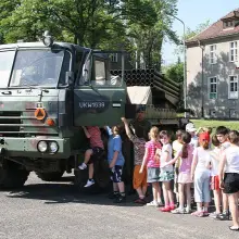 Zobacz zdjęcie: Dzieci w koszarach