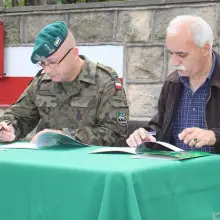 Zobacz zdjęcie: Podpisanie umowy o współpracy między 23 ŚBA a PCK