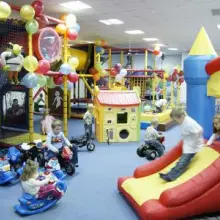 Zobacz zdjęcie: Do dyspozycji dzieci jest ponad 380 m2 powierzchni sali