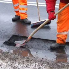 Zobacz zdjęcie: Łatanie dziur na alei Tysiąclecia