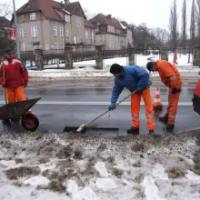 Zobacz zdjęcie: Łatanie dziur na alei Tysiąclecia